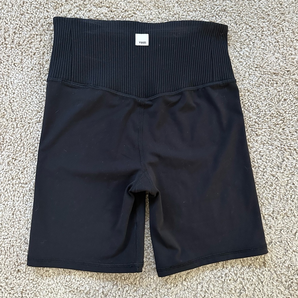 Vuori Women's Studio Rib Black Bike Shorts